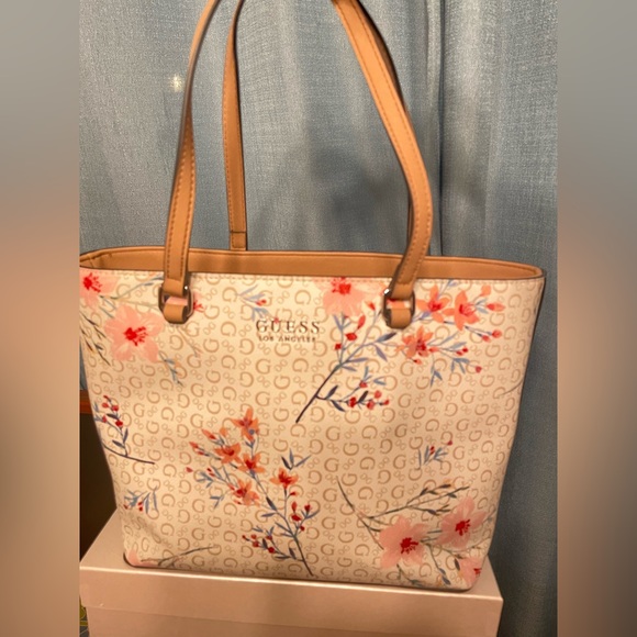 Guess Floral Tote - Picture 2 of 12